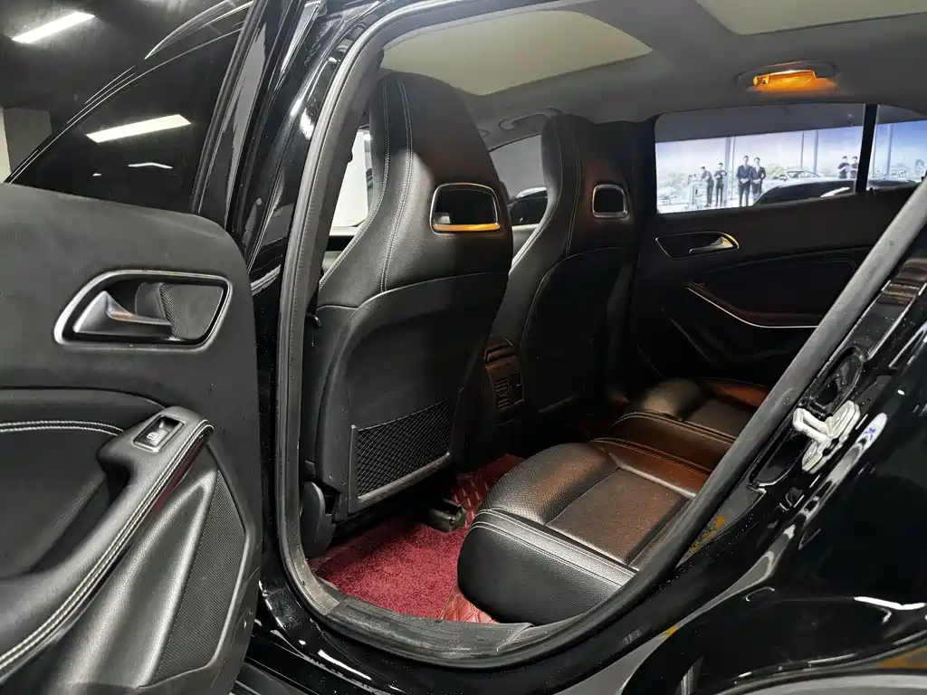 MERCEDES BENZ GLA 2017