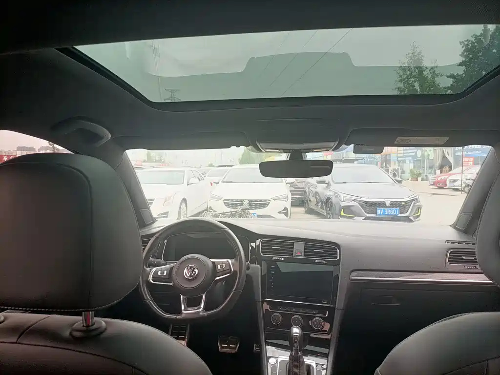VOLKSWAGEN GOLF 2020
