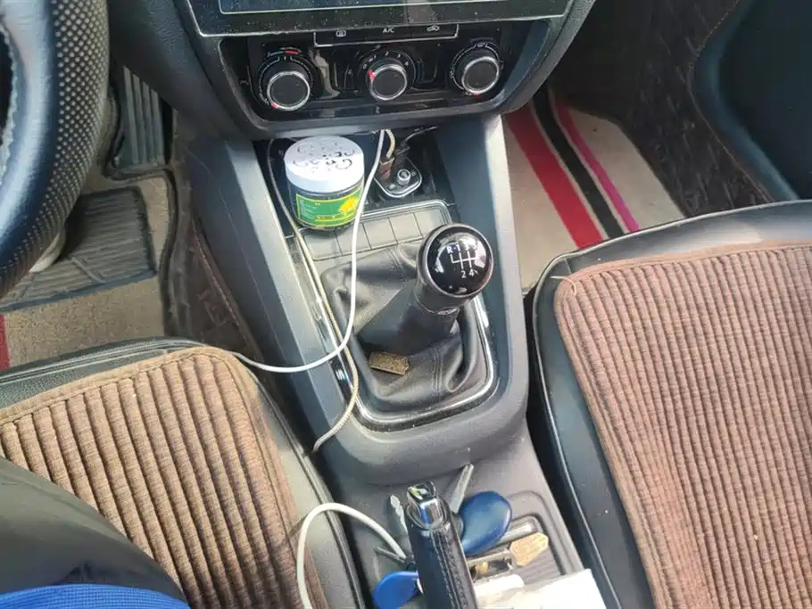 VOLKSWAGEN SAGITAR 2015