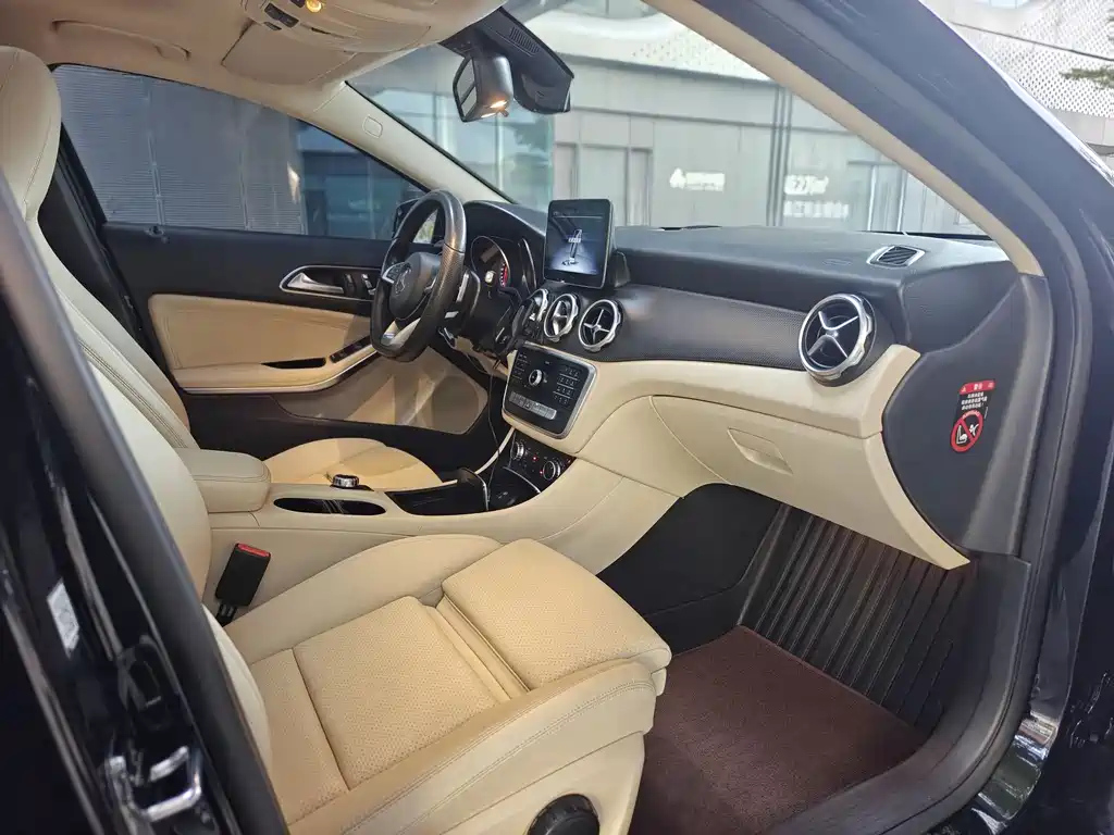 MERCEDES BENZ GLA 2021