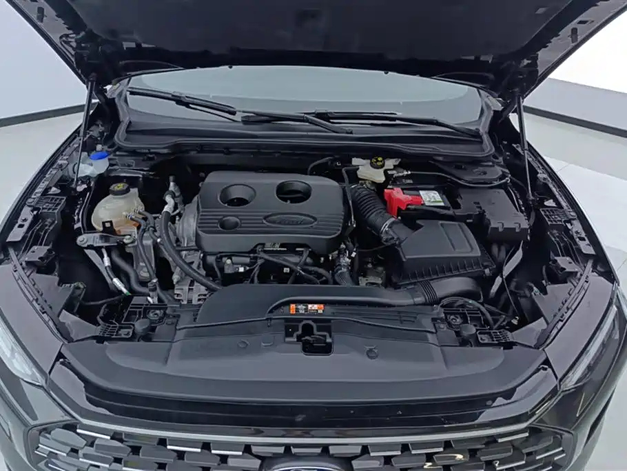 FORD MONDEO 2023