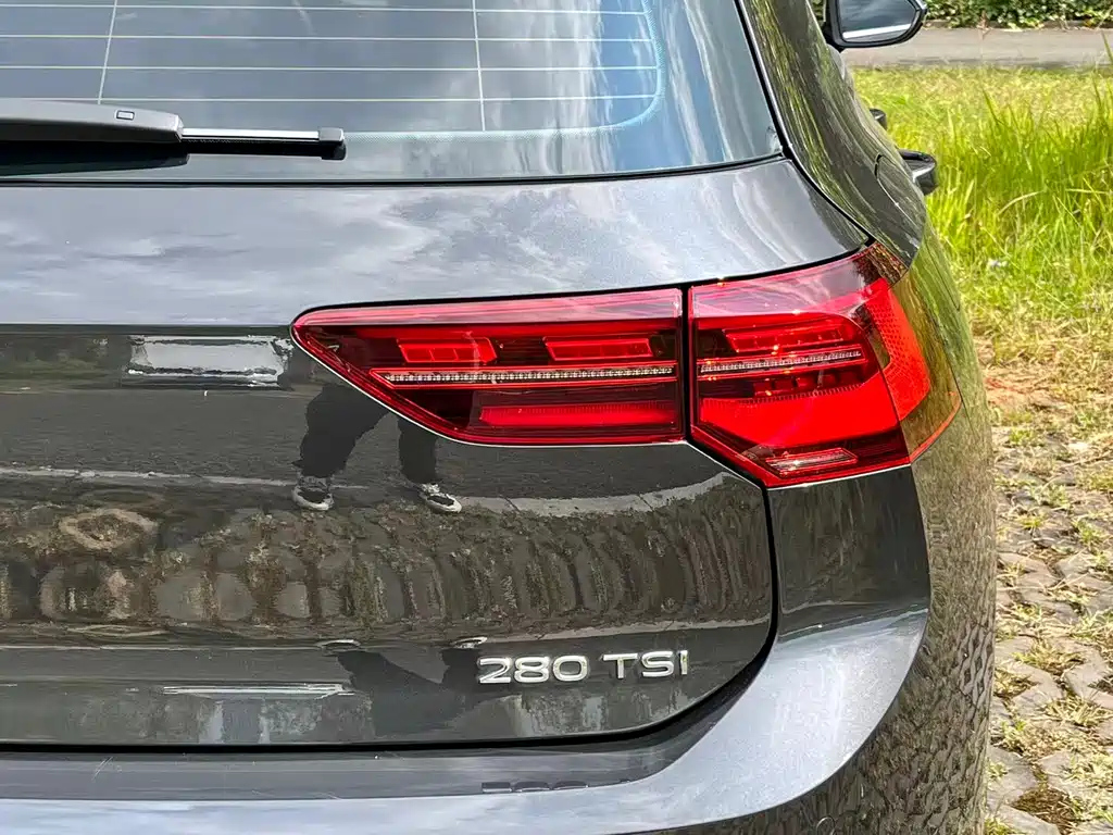 VOLKSWAGEN GOLF 2023