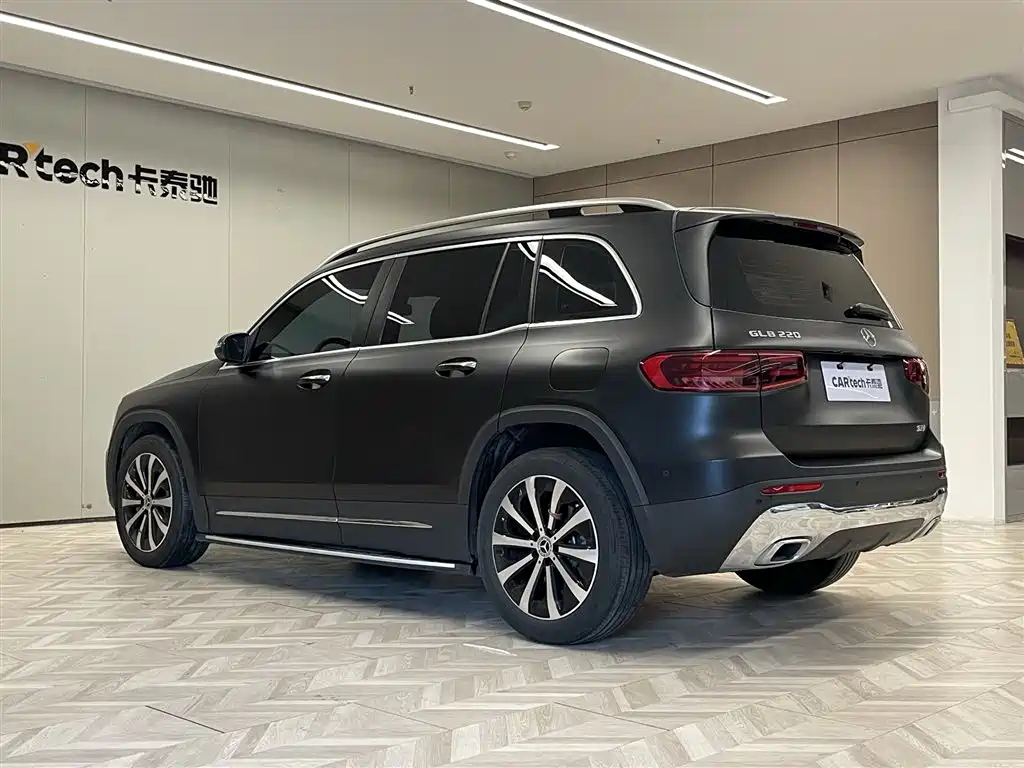 MERCEDES BENZ GLB 2024