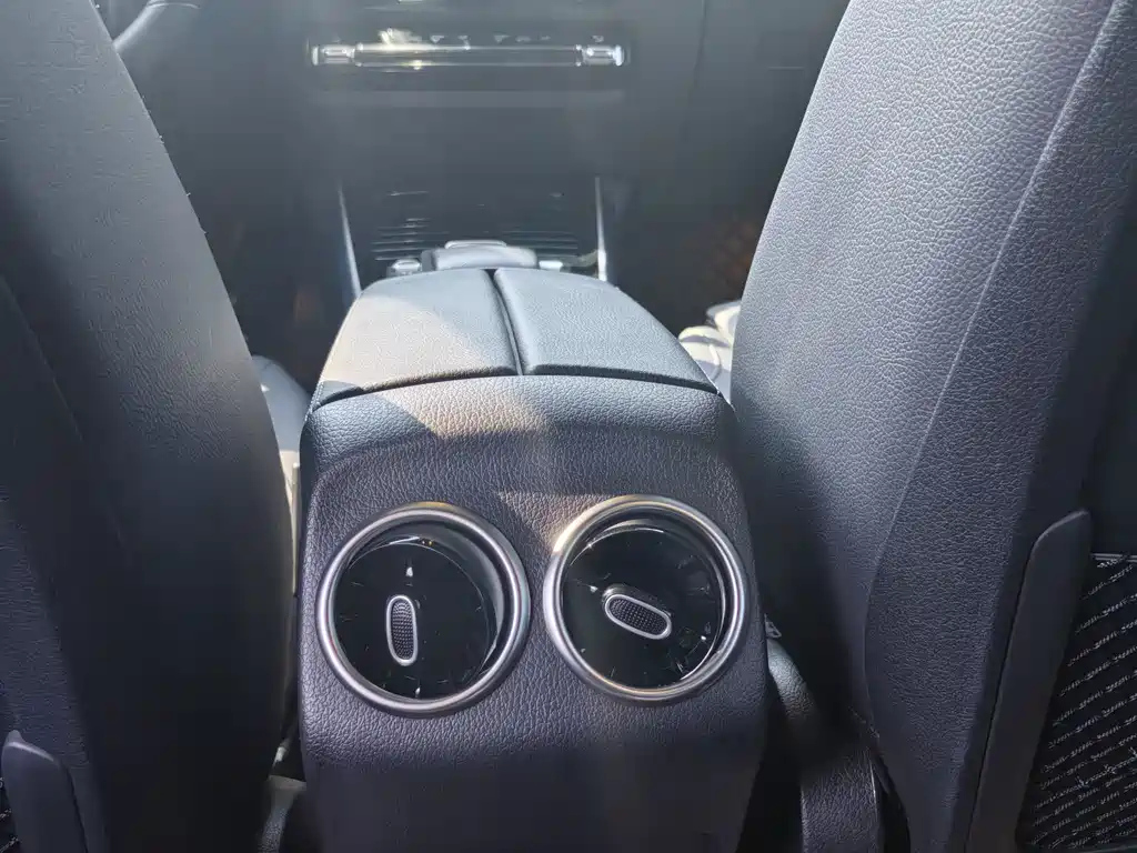 MERCEDES BENZ GLB 2023