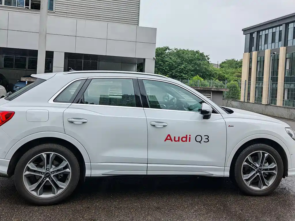 AUDI Q3 2024
