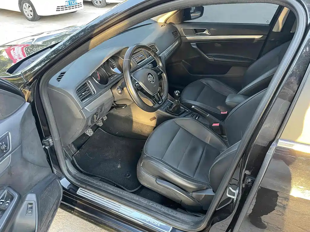 VOLKSWAGEN LAVIDA 2016