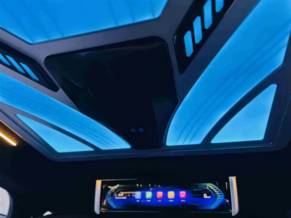 FORD TOUREO 2023