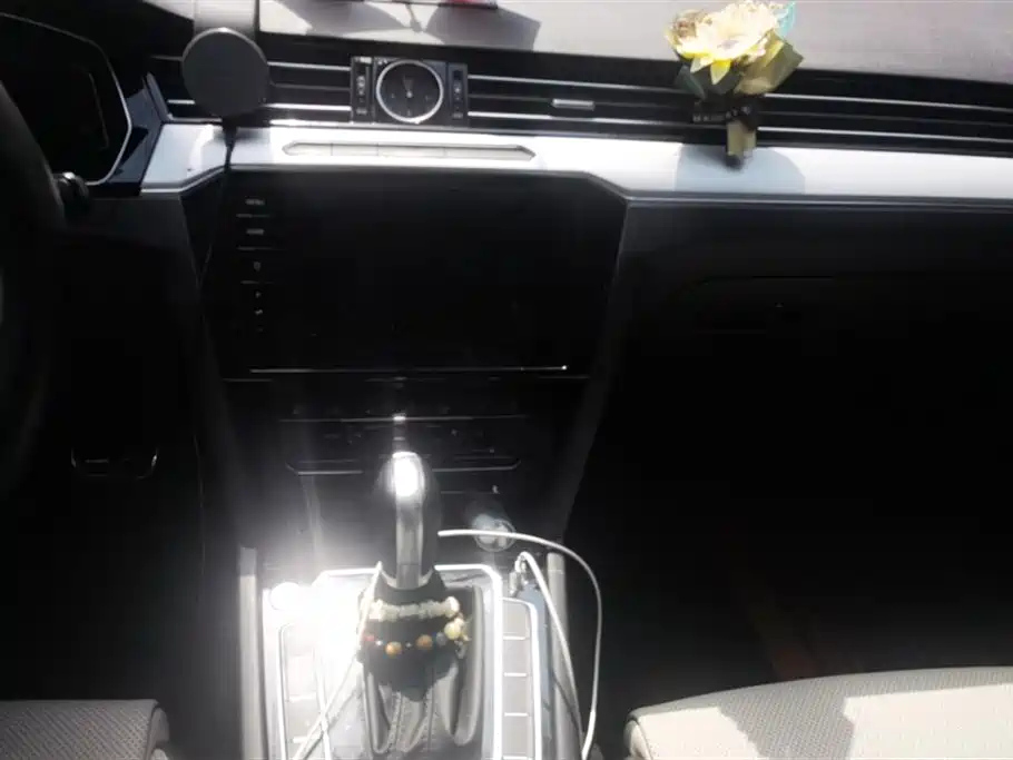 VOLKSWAGEN MAGOTAN 2020