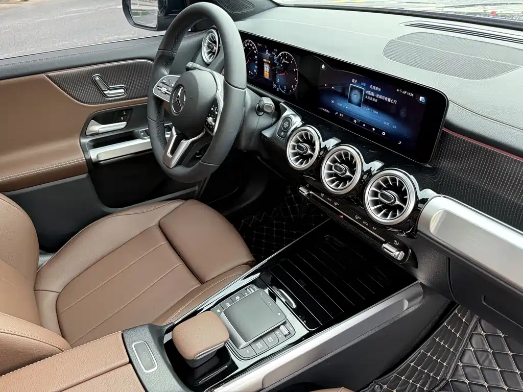 MERCEDES BENZ GLB 2023