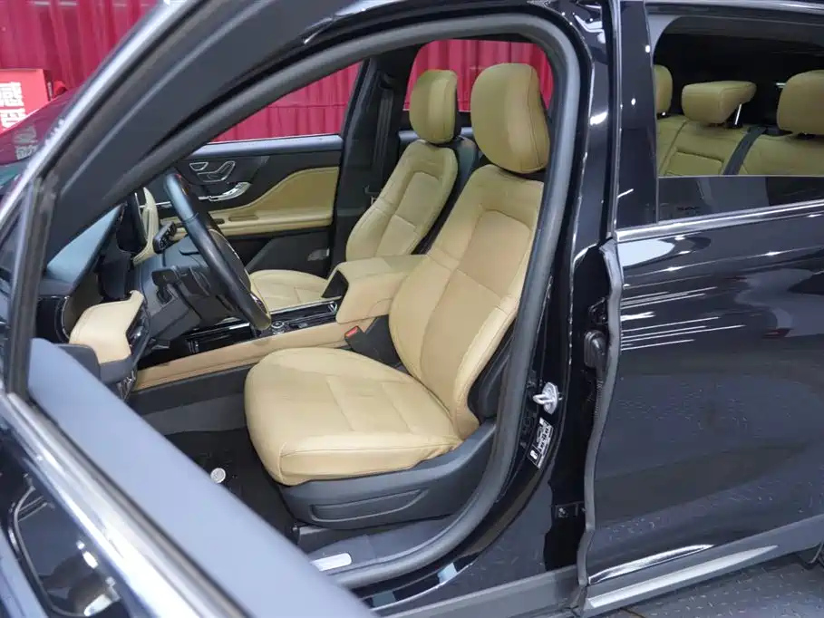 LINCOLN ADVENTURER 2022