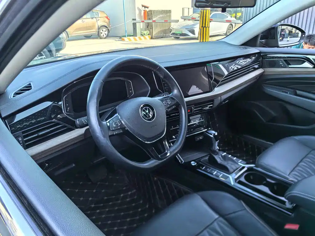 VOLKSWAGEN PASSAT 2020
