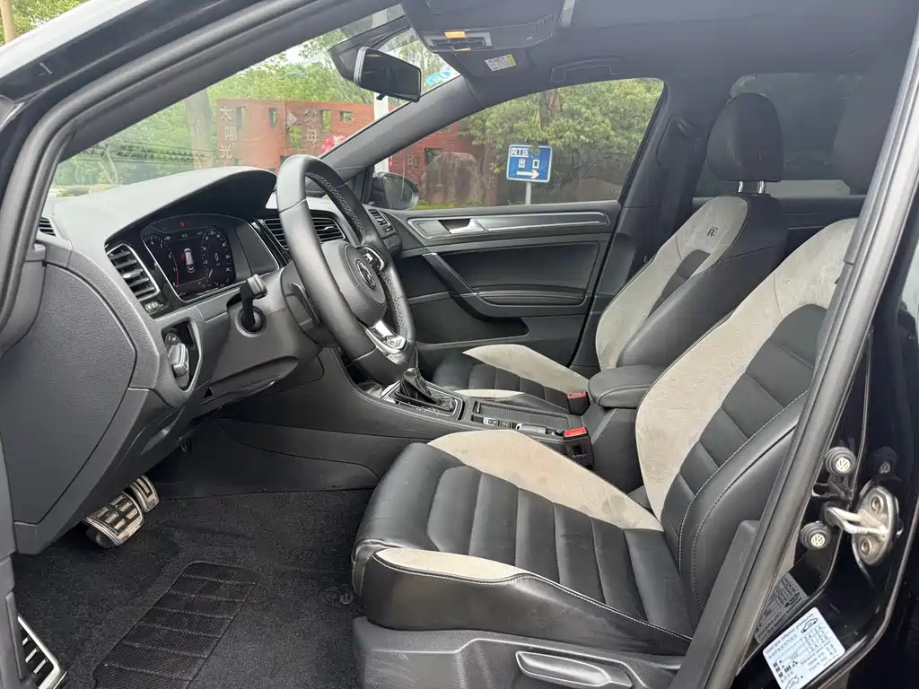 VOLKSWAGEN GOLF 2020