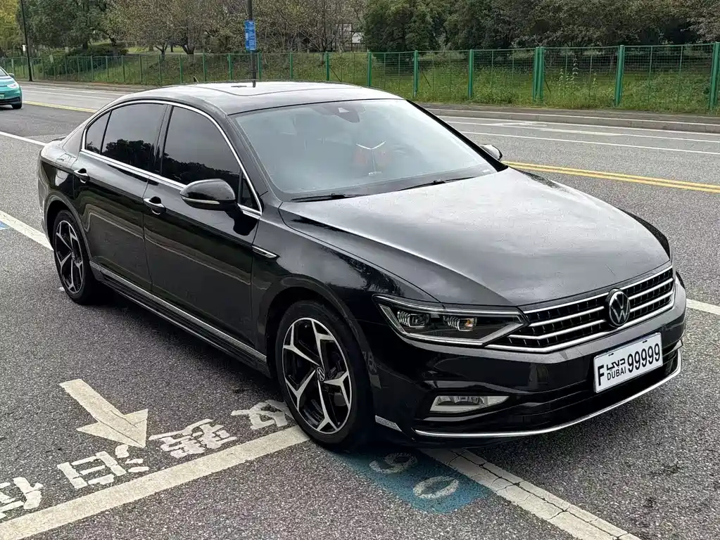 VOLKSWAGEN MAGOTAN 2023