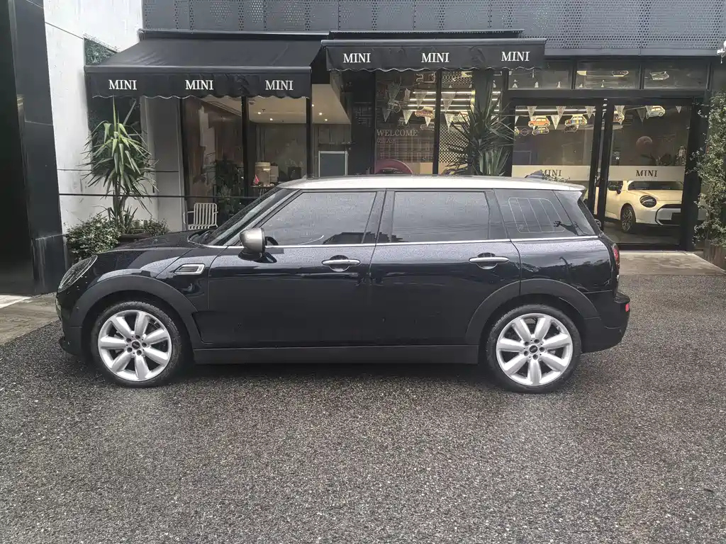 MINI CLUBMAN 2024
