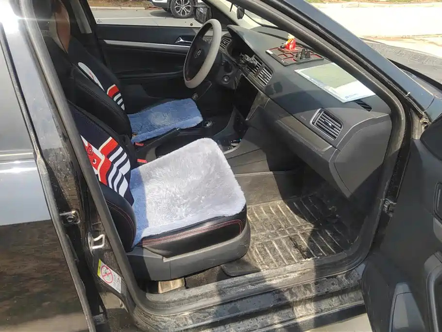 VOLKSWAGEN LAVIDA 2015