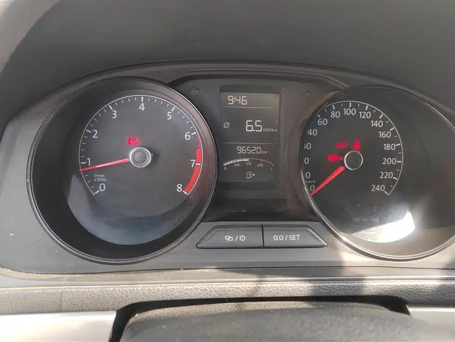 VOLKSWAGEN LAVIDA 2015