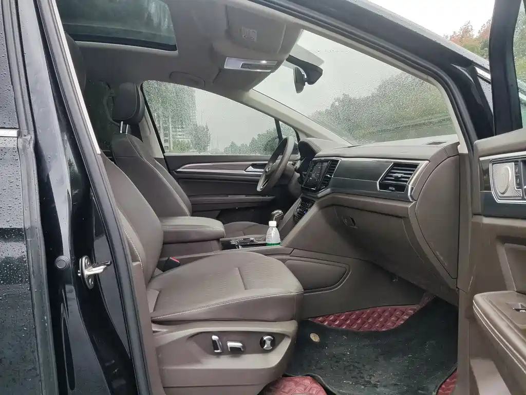 VOLKSWAGEN VILORAN 2021