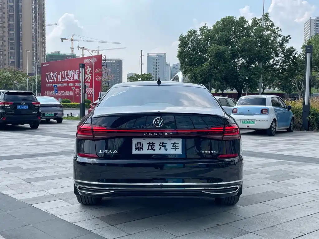 VOLKSWAGEN PASSAT 2024