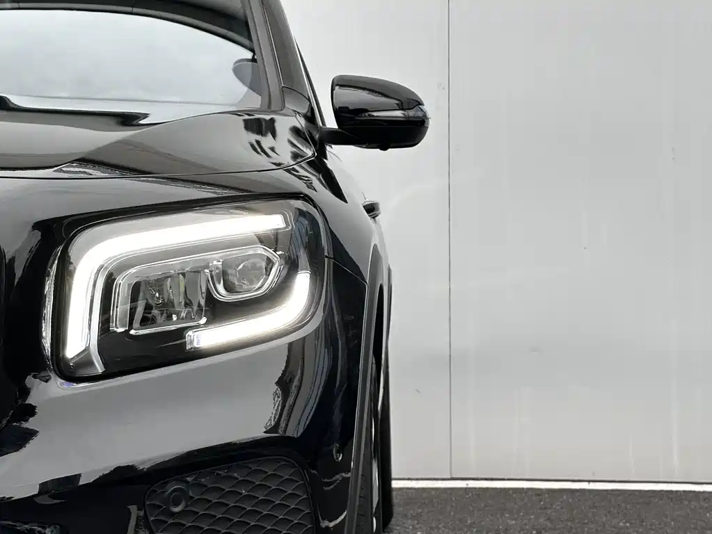 MERCEDES BENZ GLB 2023