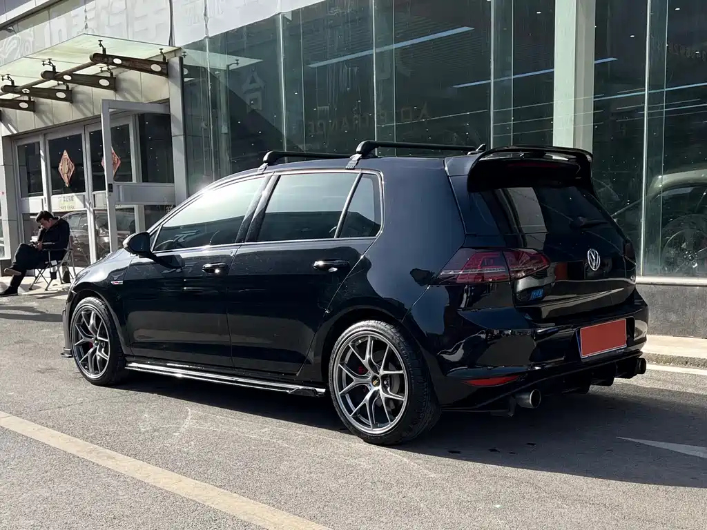 VOLKSWAGEN GOLF GTI 2016