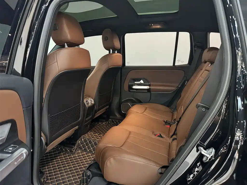 MERCEDES BENZ GLB 2023
