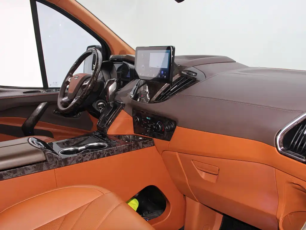 FORD TOUREO 2020