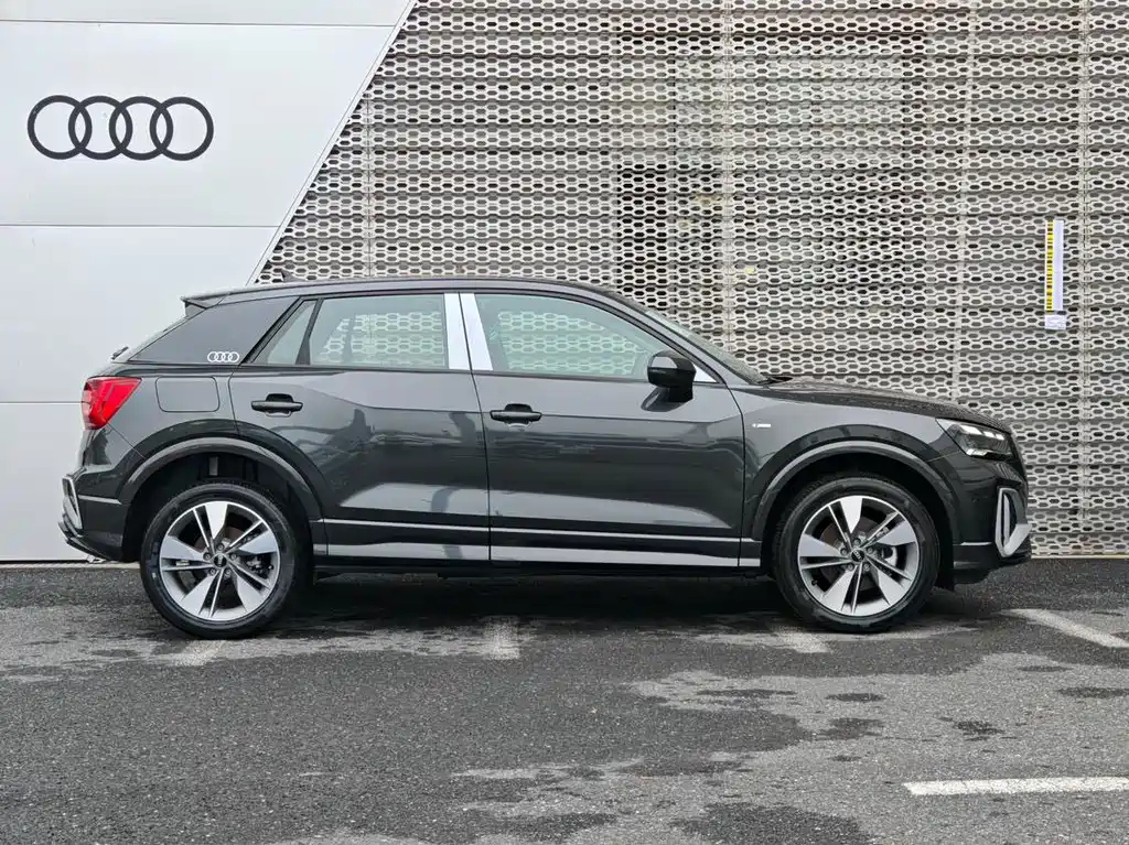 AUDI Q2L 2025