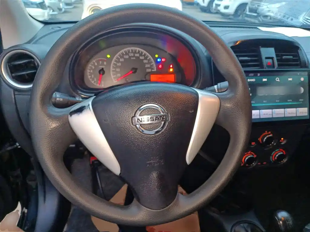 NISSAN SUNNY 2015