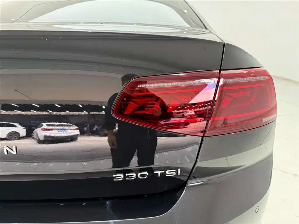 VOLKSWAGEN MAGOTAN 2023