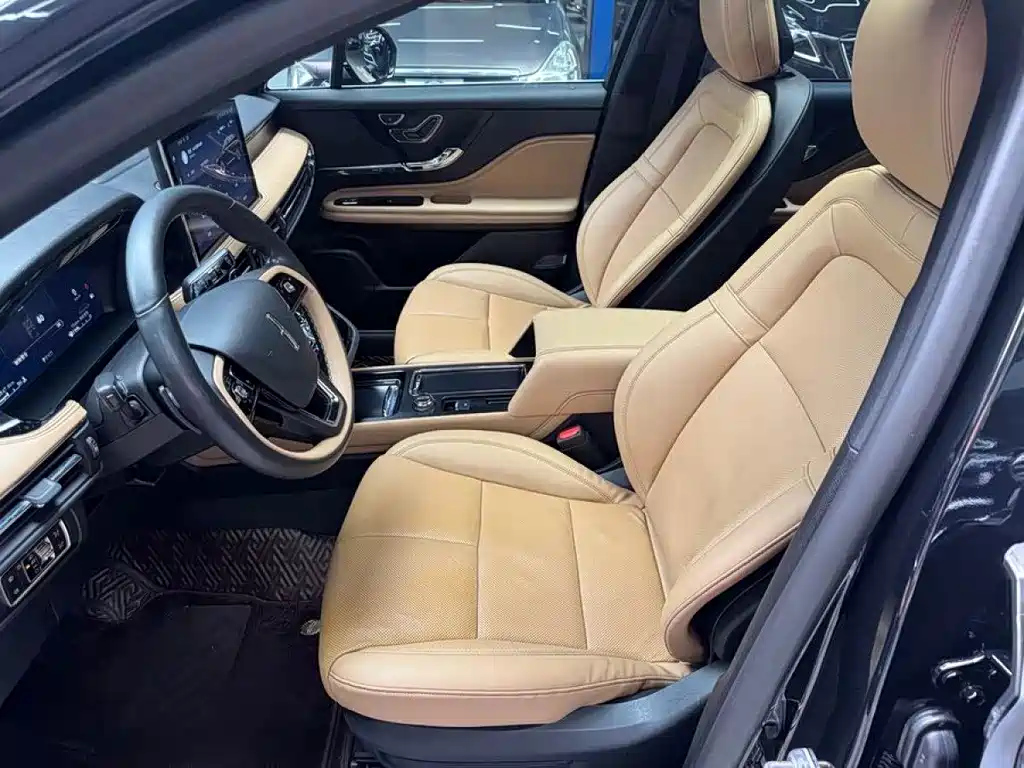 LINCOLN ADVENTURER 2020