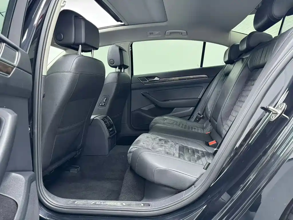 VOLKSWAGEN MAGOTAN 2016