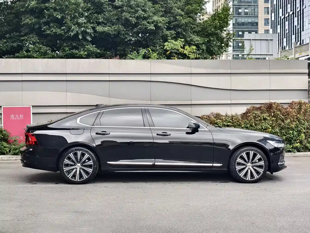 VOLVO S90 2025