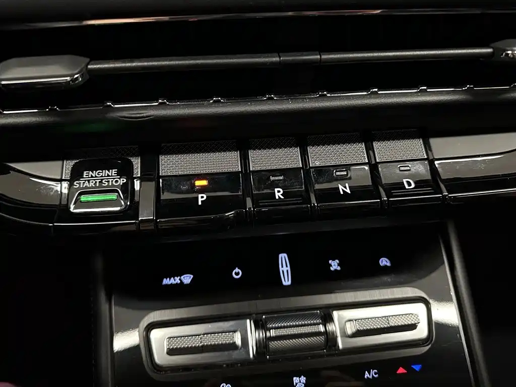 LINCOLN ADVENTURER 2023