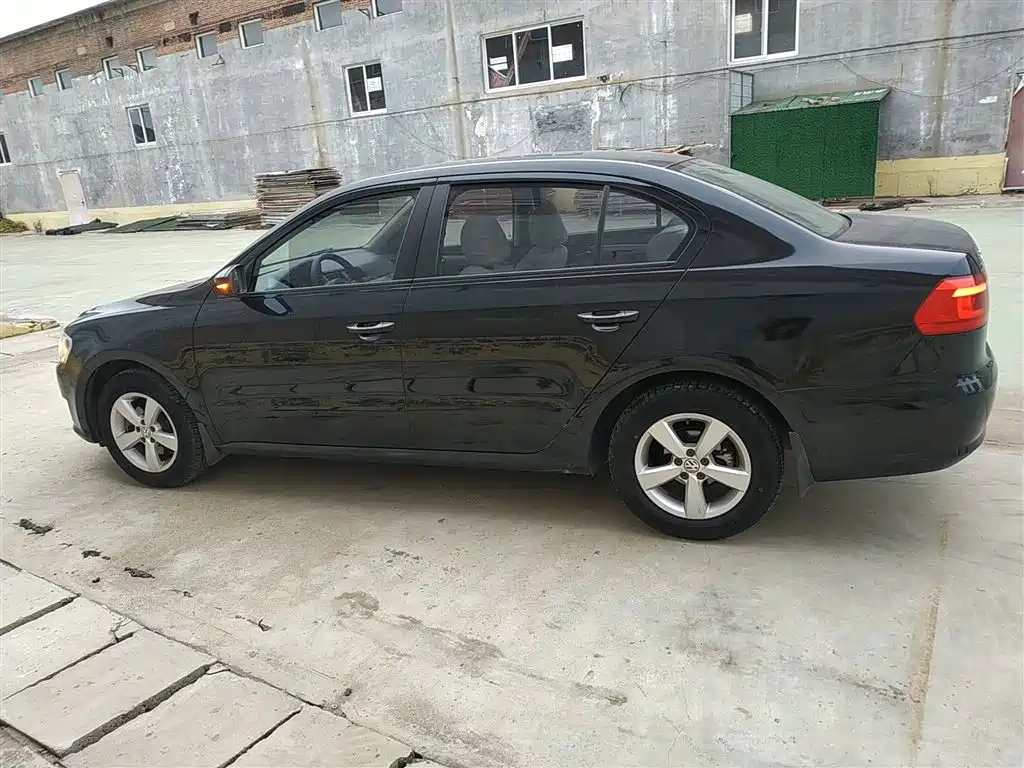 VOLKSWAGEN LAVIDA 2014