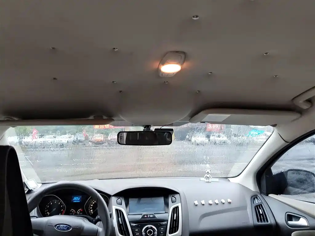 FORD FOCUS 2012