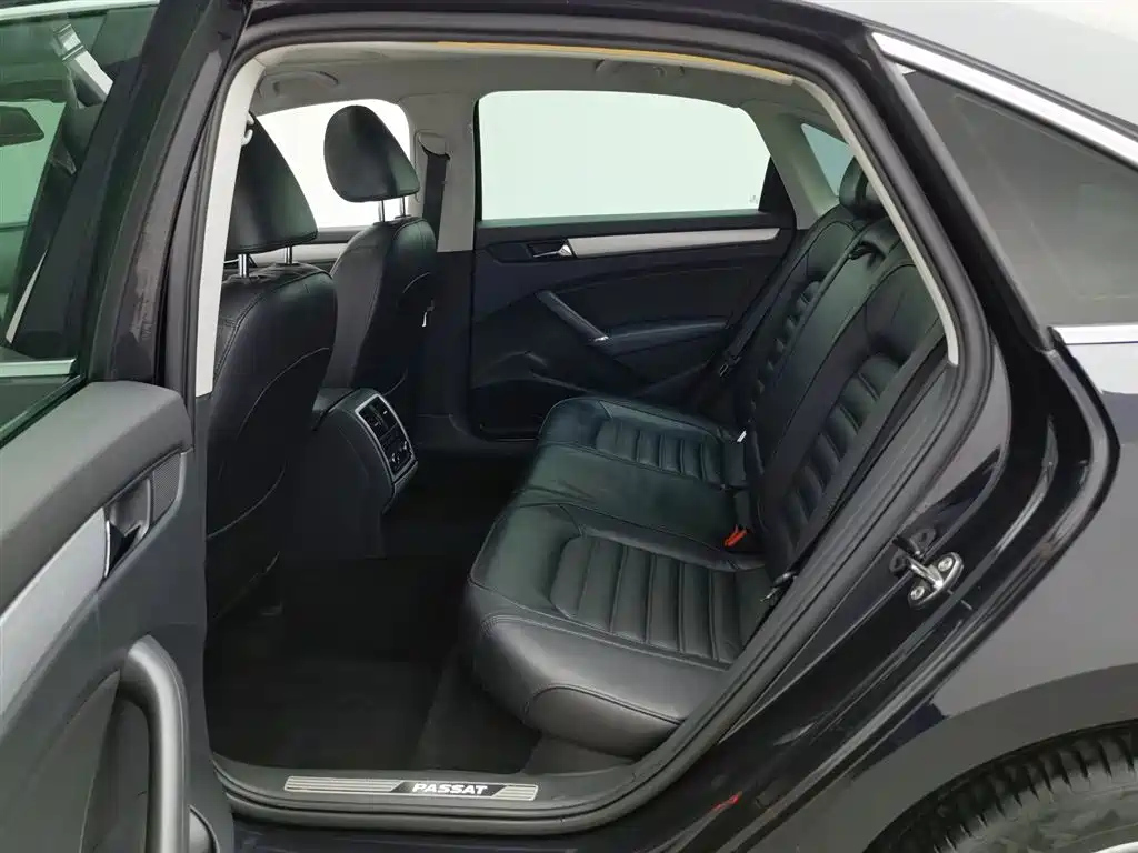 VOLKSWAGEN PASSAT 2014