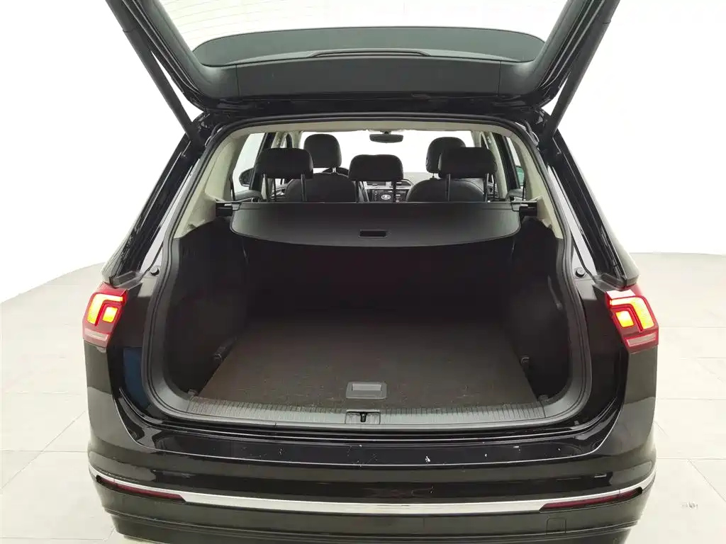 VOLKSWAGEN TIGUAN L 2021