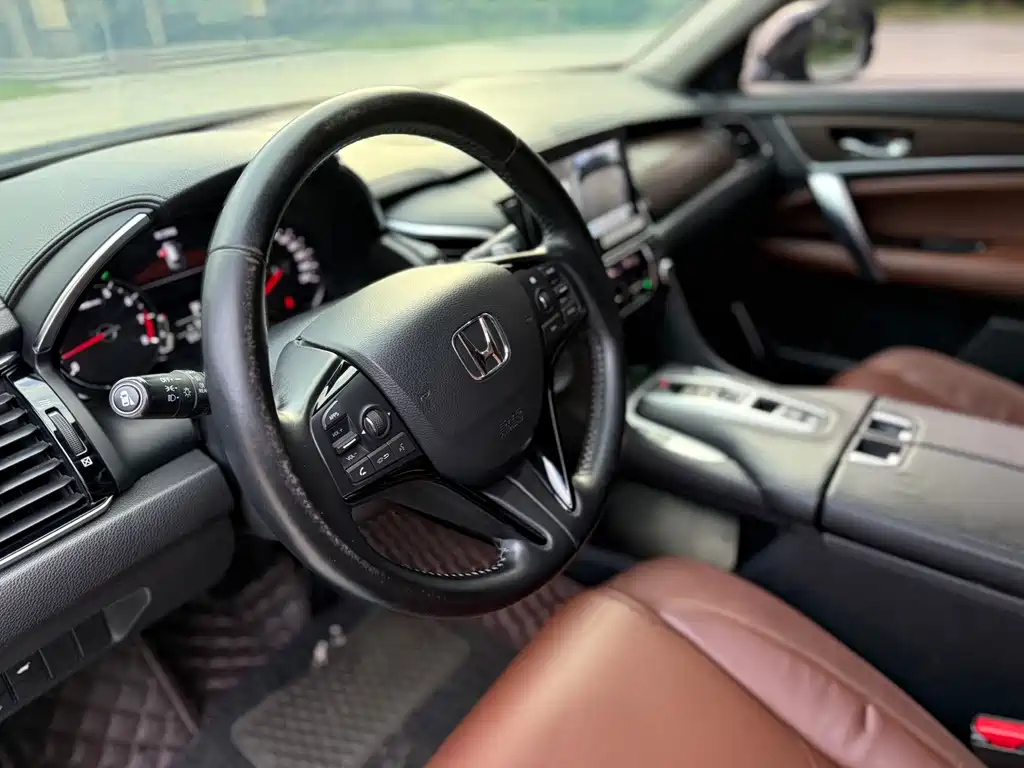 HONDA AVANCIER 2017