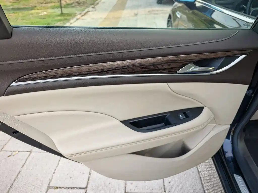 BUICK LACROSSE 2017