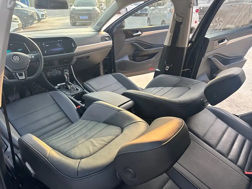 VOLKSWAGEN SAGITAR 2022