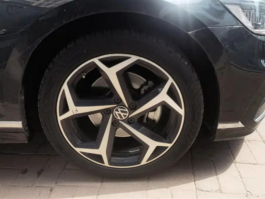 VOLKSWAGEN MAGOTAN 2020