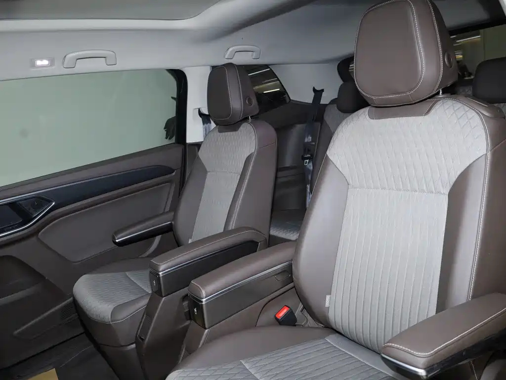 VOLKSWAGEN VILORAN 2024