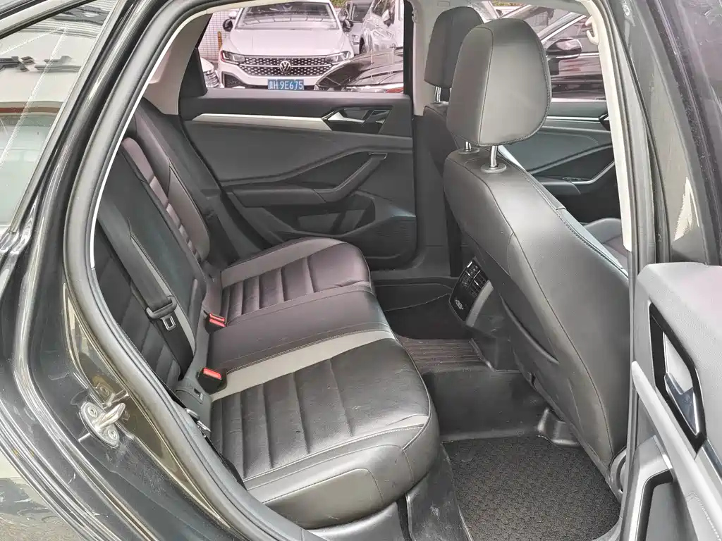 VOLKSWAGEN SAGITAR 2022