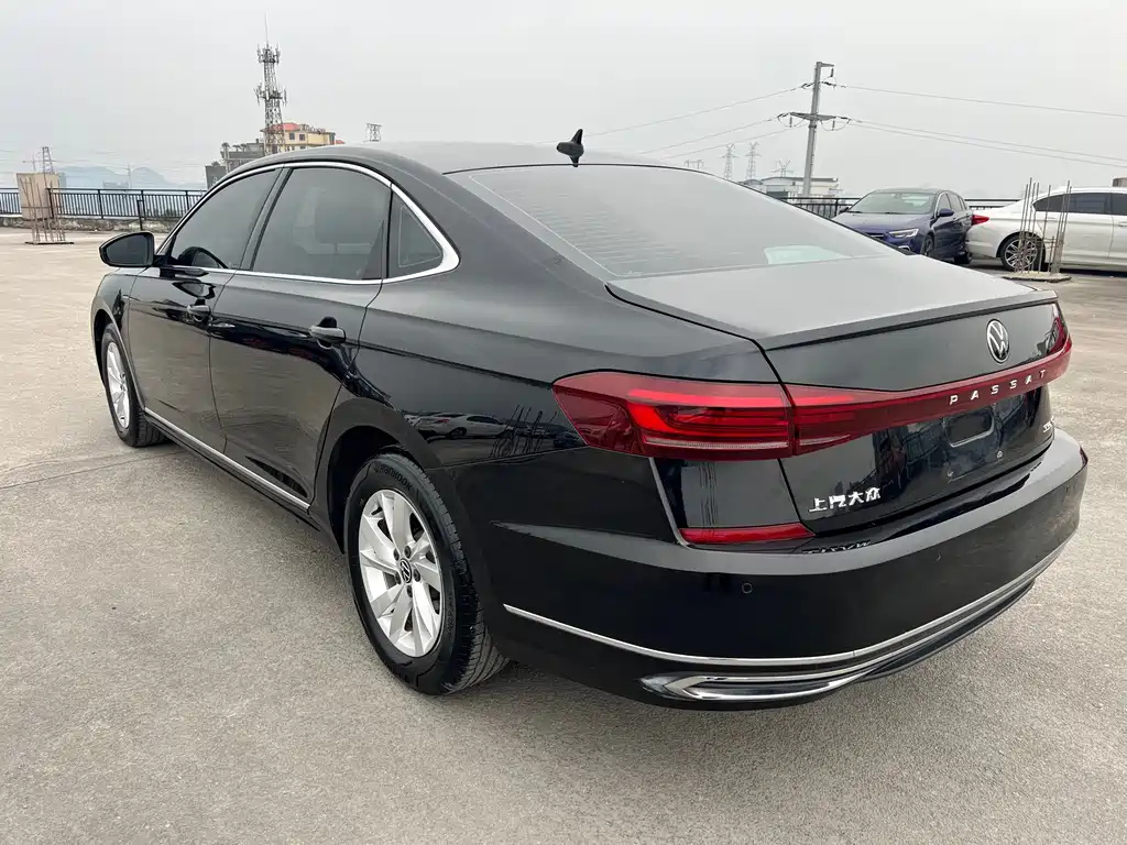 VOLKSWAGEN PASSAT 2022