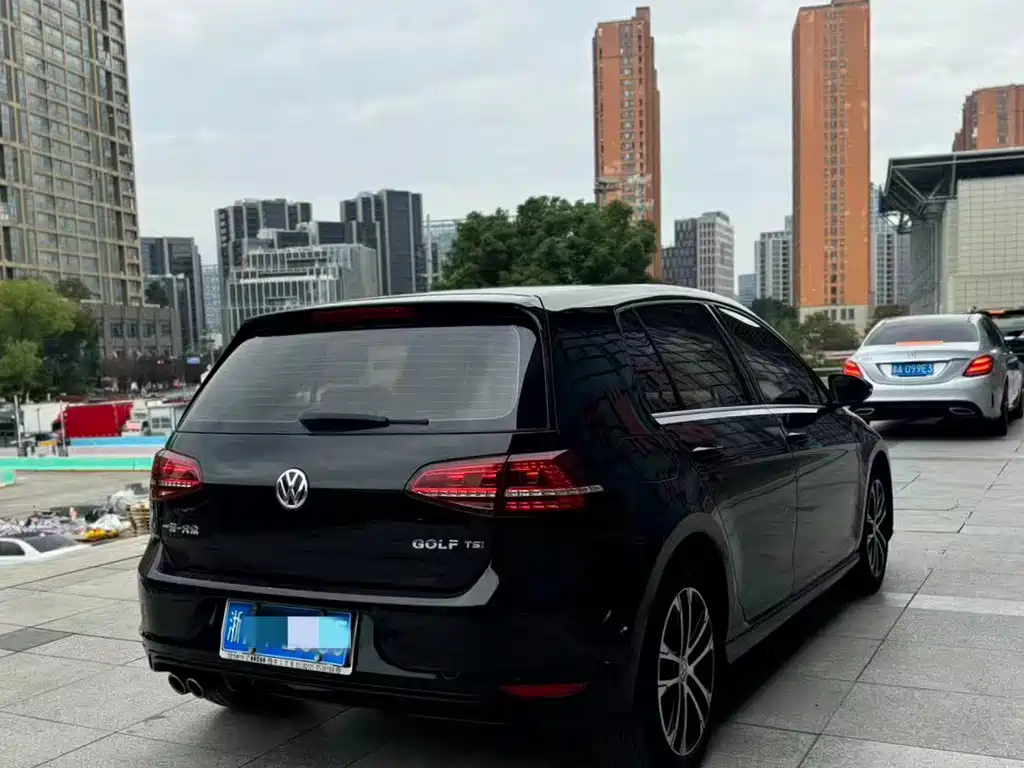 VOLKSWAGEN GOLF 2015