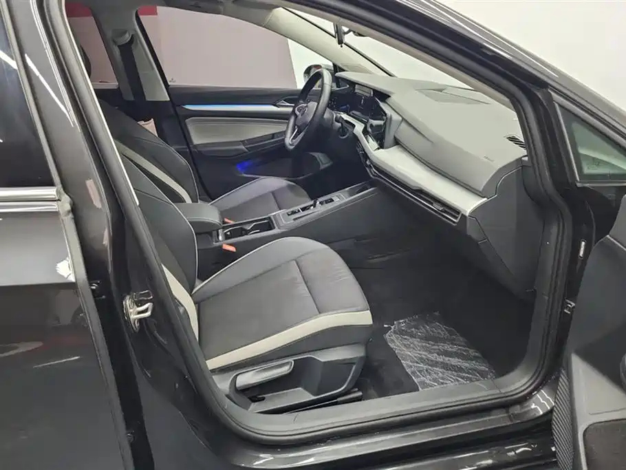 VOLKSWAGEN GOLF 2021