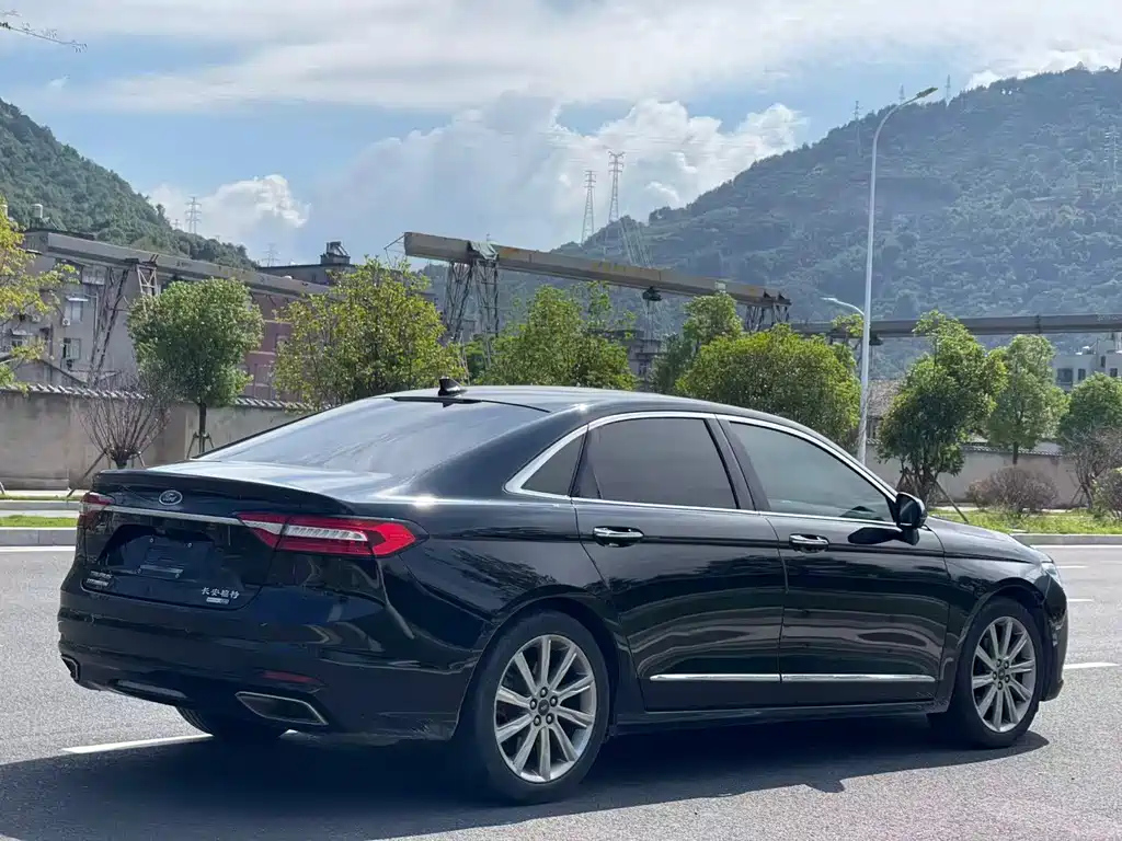 FORD TAURUS 2021