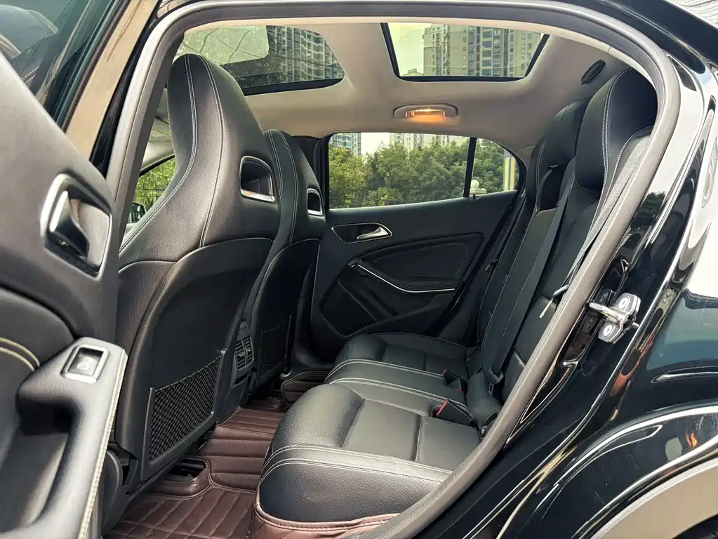 MERCEDES BENZ GLA 2019