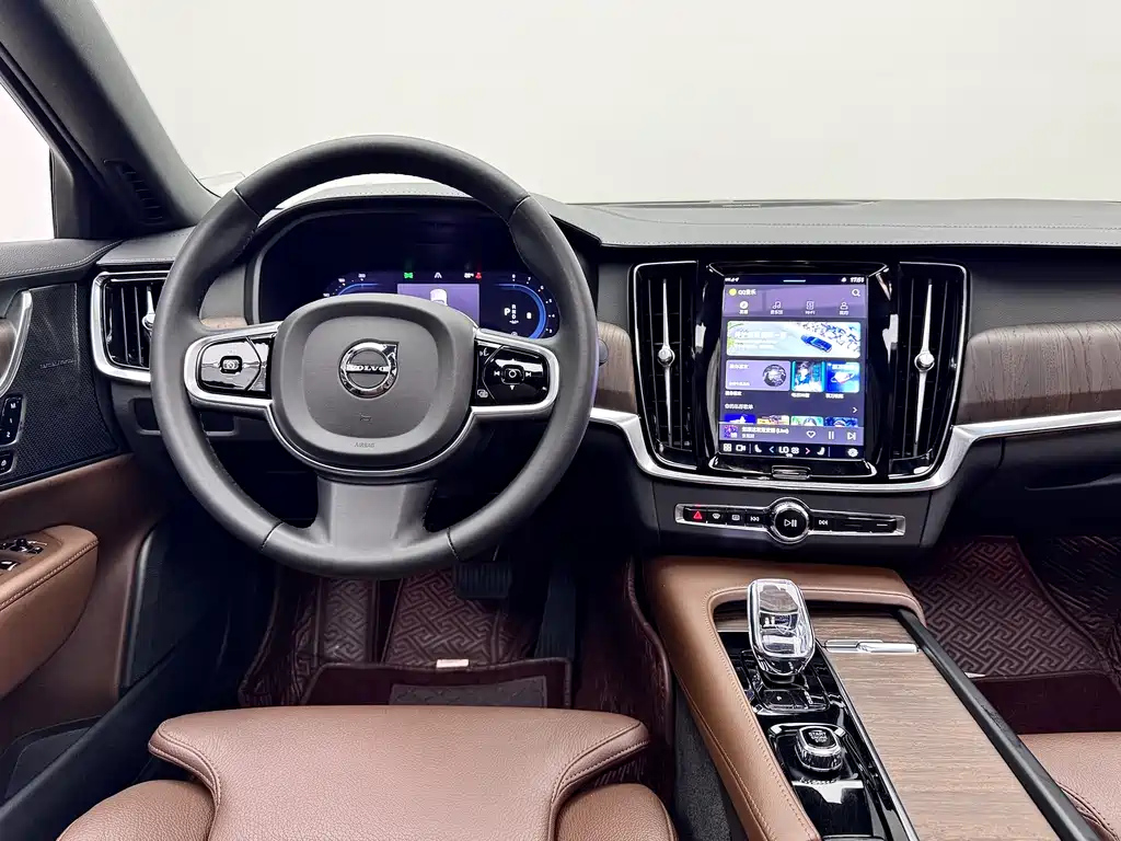 VOLVO S90 2023