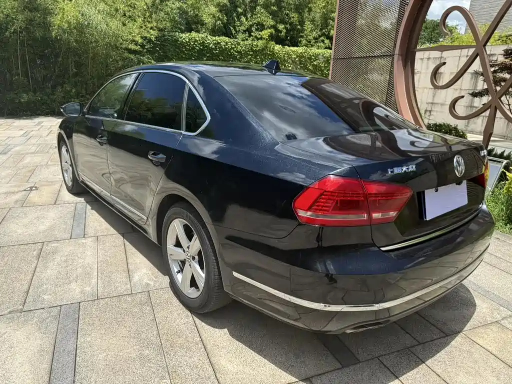 VOLKSWAGEN PASSAT 2013